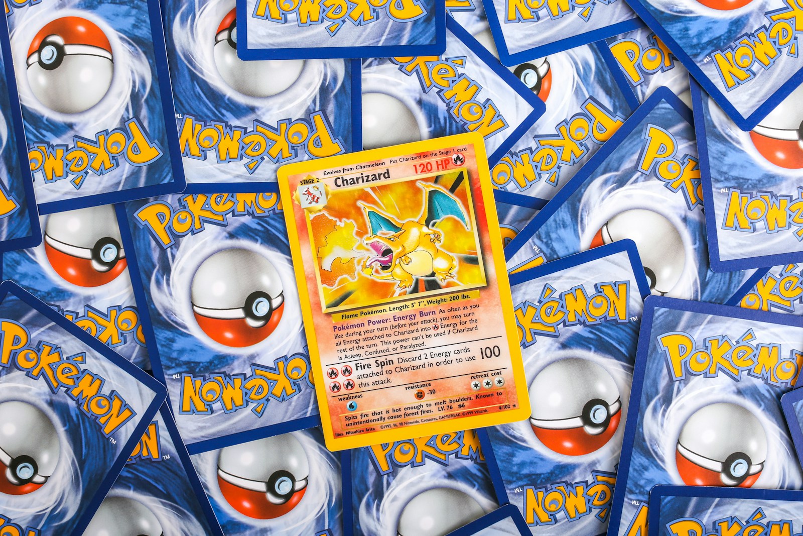 Timeline de revalorización de cartas Pokémon: evolución histórica de precios desde Base Set hasta sets modernos de 2026