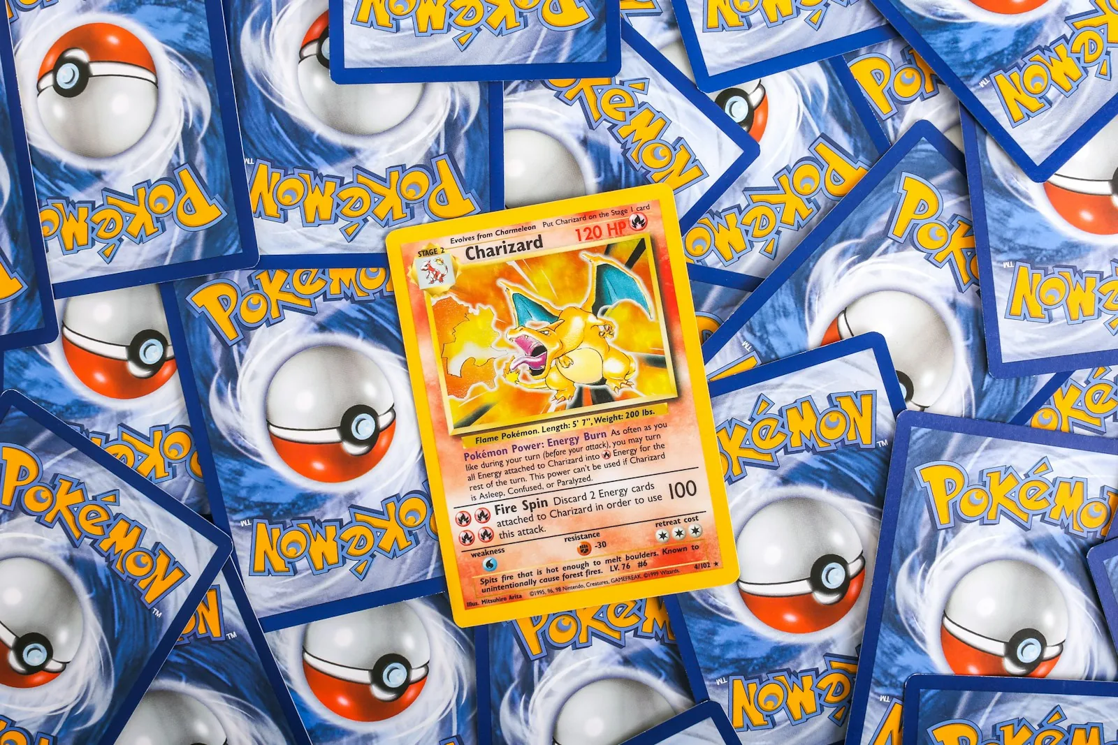 Timeline de revalorización de cartas Pokémon: evolución histórica de precios desde Base Set hasta sets modernos de 2026